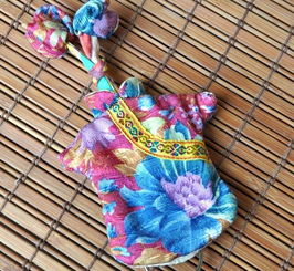 云南民族工藝品 集禮品、家居裝飾與日常實用于一體的文化瑰寶